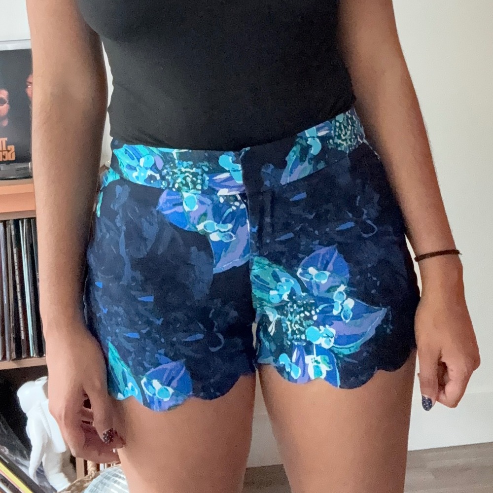 Attyre New York Blue Floral Scalloped Hem Shorts Navy Teal Purple Size 2 6H49575